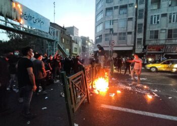 Irán: Represión policial deja al menos 35 muertos y decenas de heridos