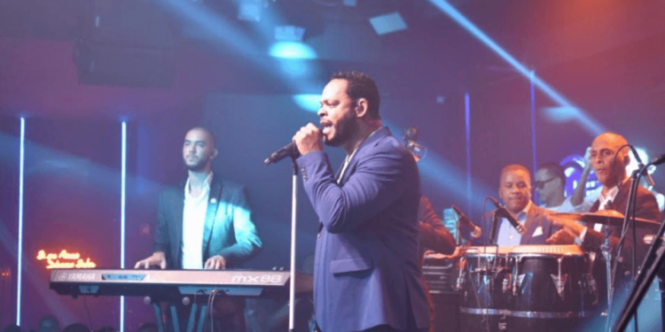 Yiyo a casa llena en Blue Live Club