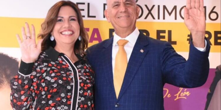 Margarita Cedeño recibe en su proyecto presidencial al aspirante Luis De León