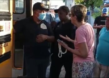 Senadora PRM recrimina agentes Migración por detener tres de sus empleados de nacionalidad haitiana