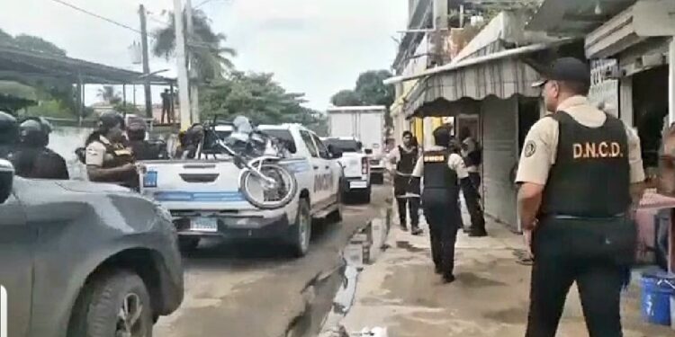 Apresan 38 personas y decomisan drogas durante operativos en SDN