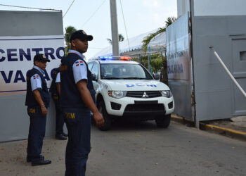 Director Migración inspecciona Centro Retención de Haina