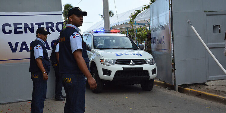 Director Migración inspecciona Centro Retención de Haina