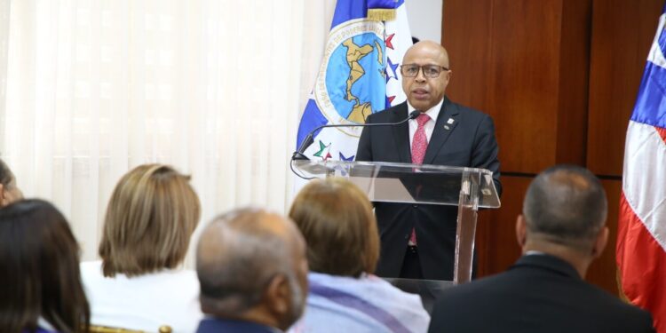 Alfredo Pacheco destaca importancia turismo en desarrollo país