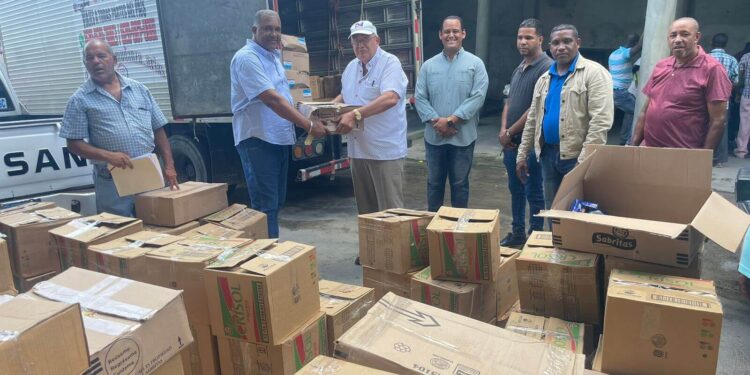 Conatra lleva ayuda a miembros filiar en Nagua