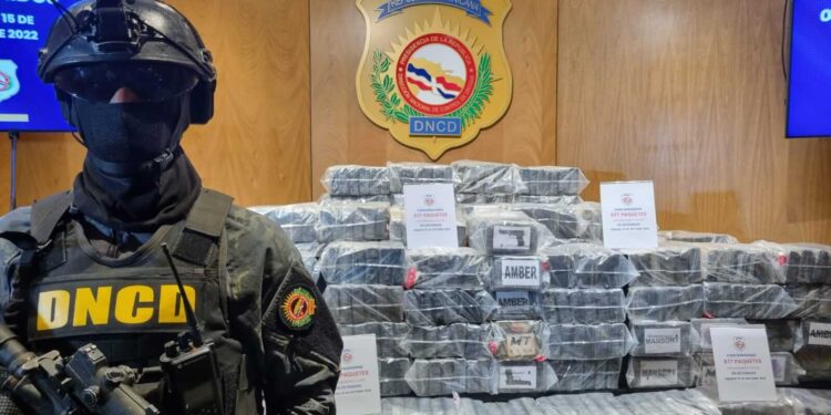 En medio de tiroteo DNCD apresa cinco con alijo cocaína en Barahona