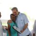 Abinader entrega títulos de propiedad en Barahona