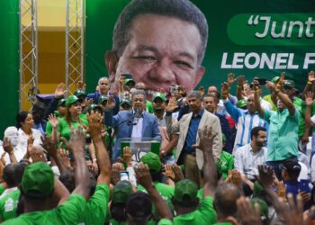 Leonel al Gobierno: «Vayan arreglando la maleta que en el 2024, e’ pa’ fuera que van»