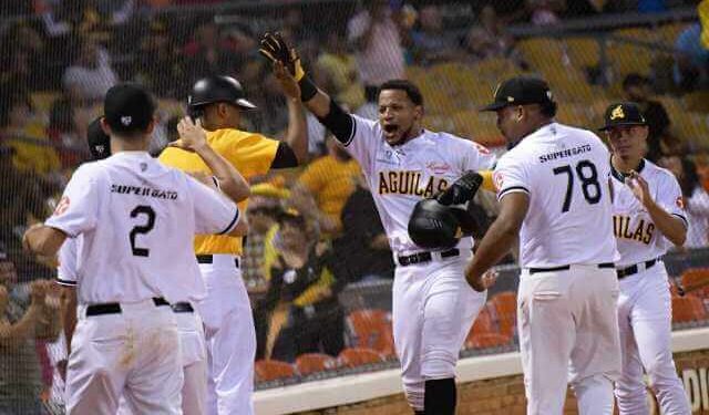 Águilas ganan cuarto juego en línea