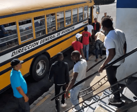 De 240 haitianos apresados, sólo uno portaba documentos legales