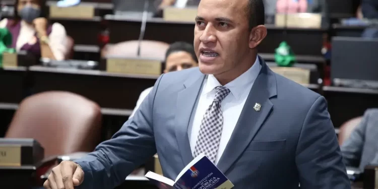 Diputado no descarta aspirar senador por San Juan