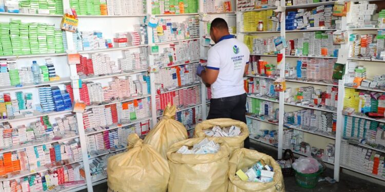 Pro Consumidor decomisa medicamentos no aptos para consumo en Moca