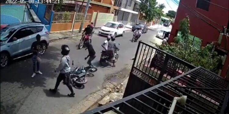 Policía captura delincuentes atracaban abordo de motocicletas en DN