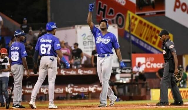 Triple de Aquino da victoria a Licey sobre los Gigantes
