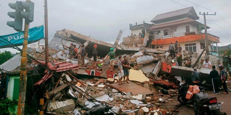 Indonesia | 268 personas muertas por terremoto