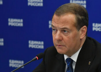 Rusia | Medvedev asegura Moscú acelera producción de armas