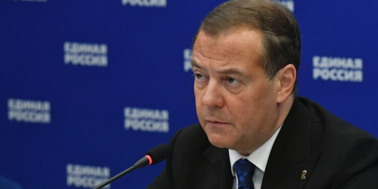 Rusia | Medvedev asegura Moscú acelera producción de armas