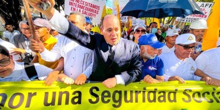 Médicos y abogados vuelven a reclamar eliminación ARS y AFP de la SS