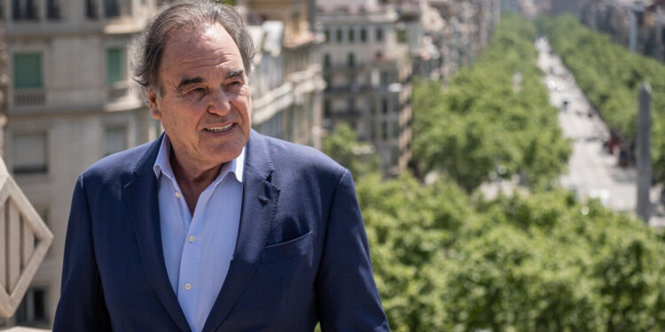 Oliver Stone acusa EEUU provocar guerra en Ucrania