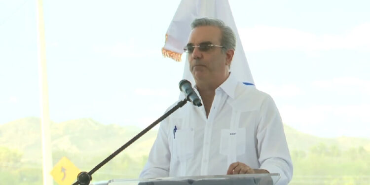 Abinader: «Gobierno responde con hechos a críticas de oposición»