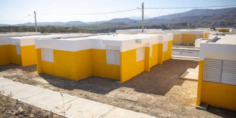 Gobierno entrega viviendas amuebladas familias desplazadas en Monte Grande