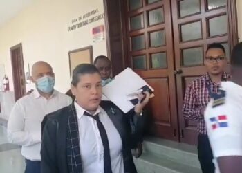 CARD sancionará abogada lanzó improperios contra miembros de la prensa