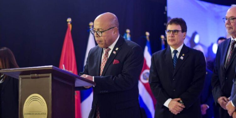 Alfredo Pacheco asume presidencia pro-tempore del FOPREL