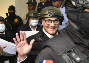 Video | Jueza aplaza conocimiento medida coerción exministros peledeístas 