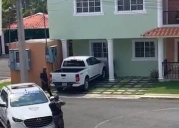 Policía hiere y captura hombre mató tres, incluyendo su esposa, en Bonao
