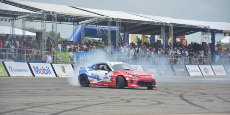 Retorna show automovilístico “La Media Milla”