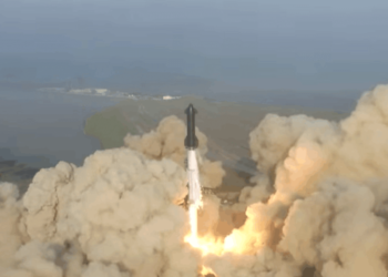 EEUU: Cohete Starship explota durante primer vuelo de prueba
