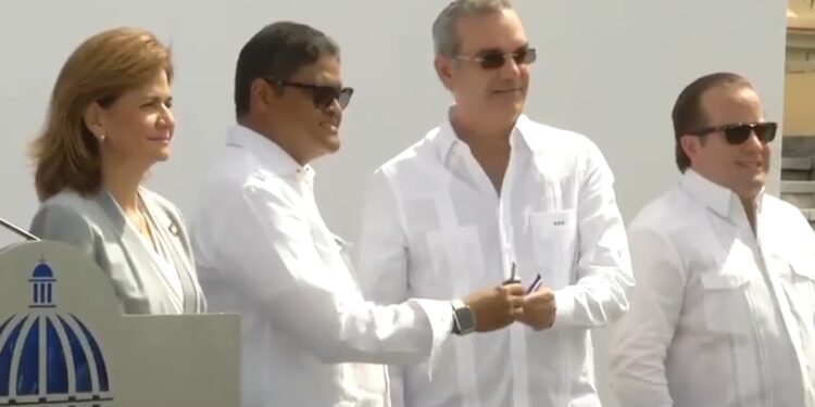 Abinader recibe informe programa “Yo te Escucho”