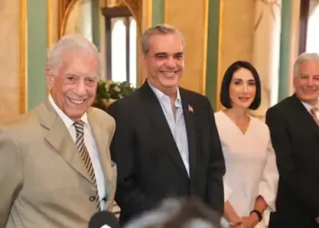 Abel: «Es acto de traición otorgar nacionalidad dominicana a Vargas Llosa»