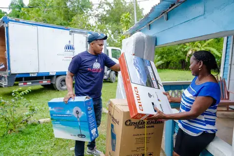 Plan Social asiste familias afectadas por inundaciones en Azua