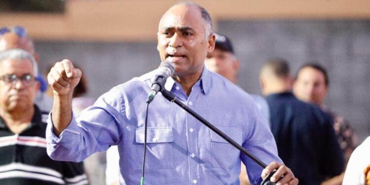 Julito Fulcar aventaja en preferencia actual senador Peravia