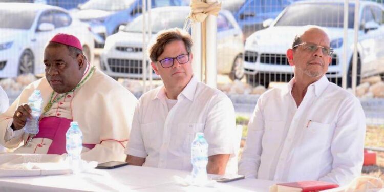 Donan terrenos construcción centro comunitario y templo católico en Bávaro