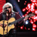José Feliciano hace empatía con el público cantando y haciendo chistes