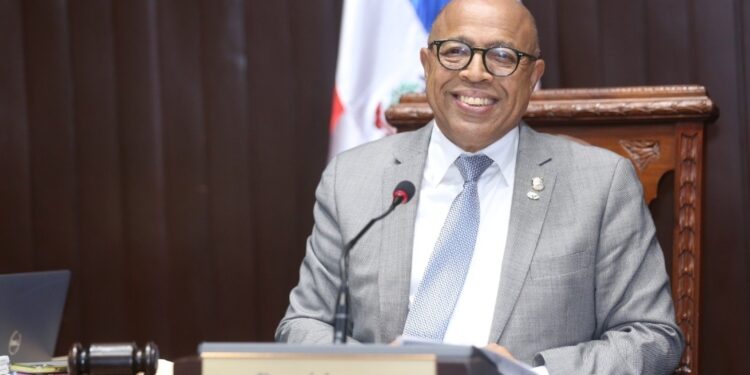Diputados reeligen a Alfredo Pacheco