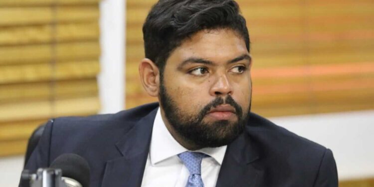 El diputado Eddy Montás renuncia del PLD