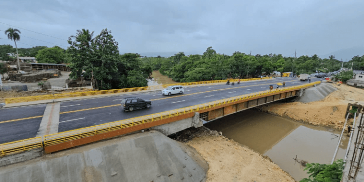 Gobierno inaugura puentes en La Vega y Puerto Plata