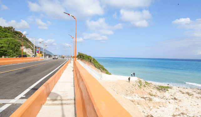 Abinader inaugura primer tramo carretero entre Barahona y Enriquillo