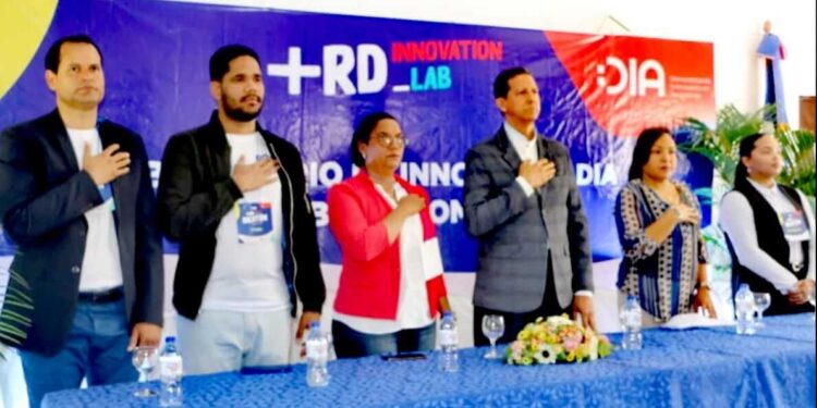 Instituciones otorgan 9 mil dólares a jóvenes emprendedores