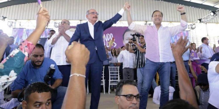 Abel y Danilo encabezarán marcha caravana en Santiago