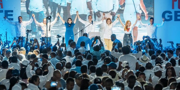 Abinader llama a perremeístas salir a las calles para ganar elecciones de febrero