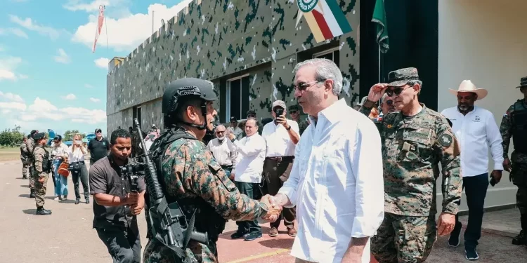 Abinader: “Unas Fuerzas Armadas y una Policía Nacional fuertes, es un país fuerte”