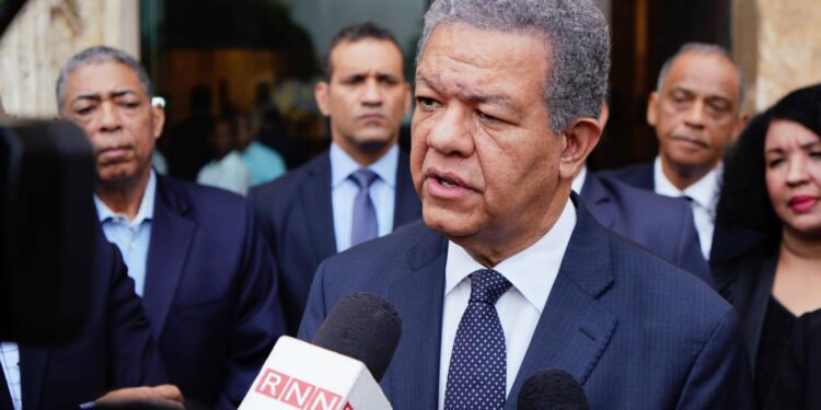 Leonel rechaza quiten facultades a Fuerzas Armadas