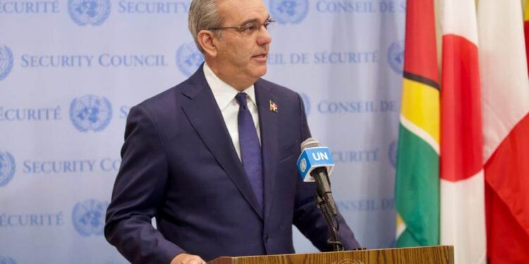 Presidente Abinader advierte a la Comunidad Internacional: “O luchamos juntos para salvar a Haití o lucharemos solos para proteger a República Dominicana”