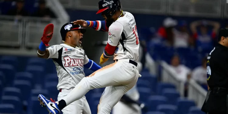 Panamá derrota a Dominicana