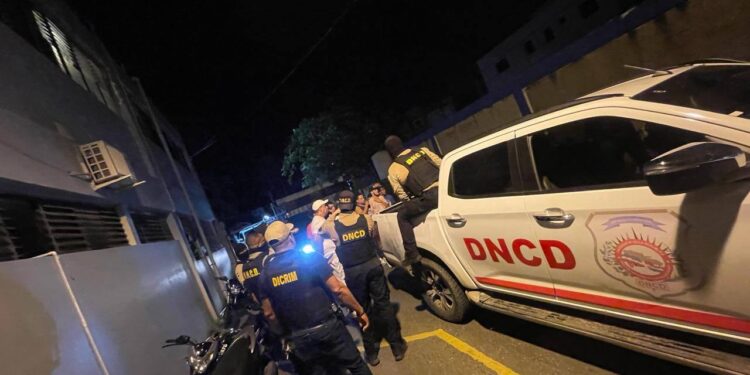 Autoridades dicen sacan cientos de miles de gramos de drogas diversas de las calles