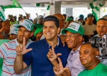 Candidato a diputados presenta propuesta en intenso debate